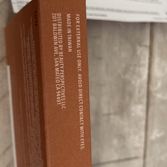 Complex culture beauty ..baked highlighter and bronzer quad - Picture 2 of 3